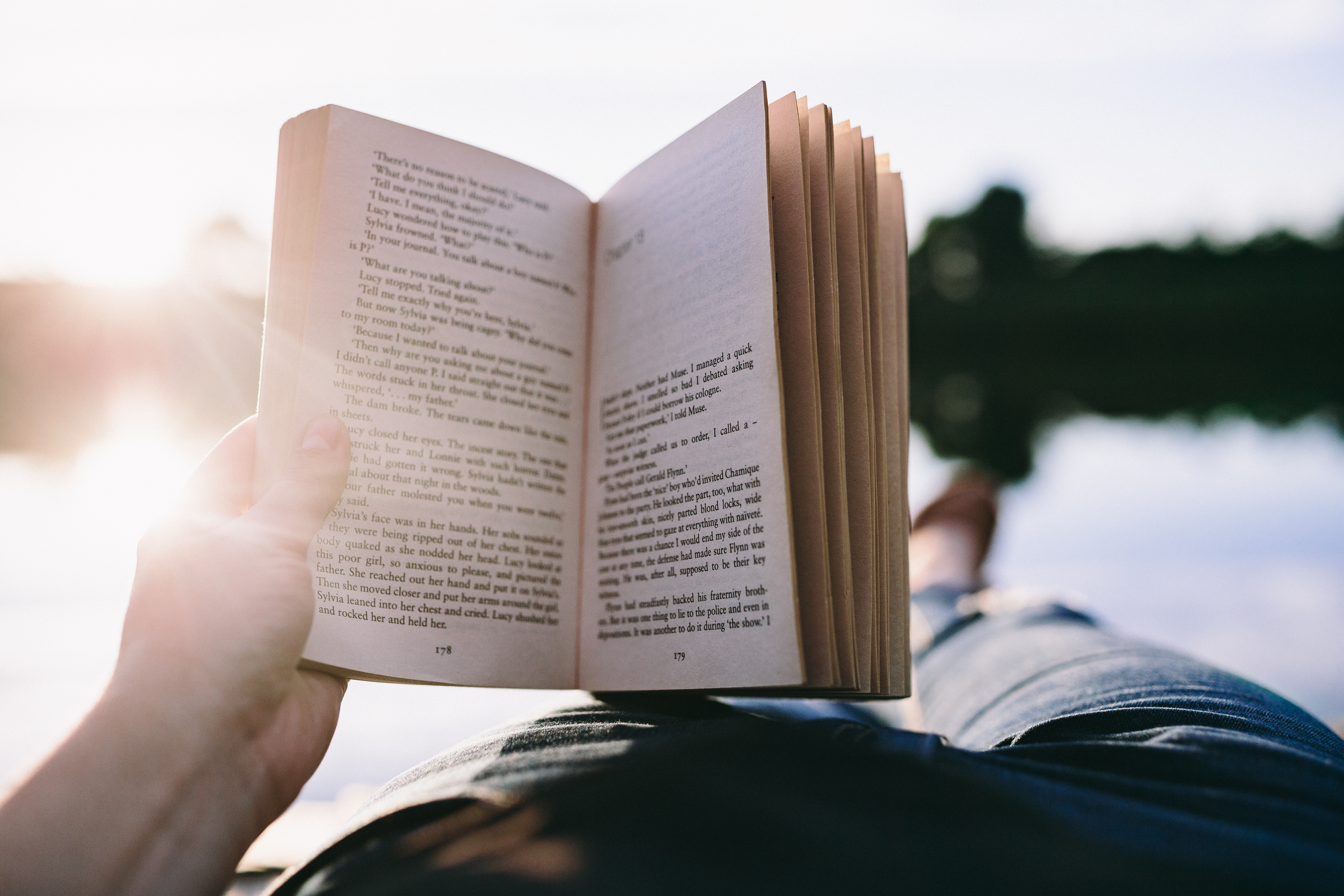 Reading at the lakehouse